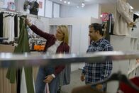 Am Puls – Sarah Tacke und Haithem Lafi in seinem Laden