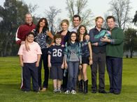 Modern Family – (v.li.) Jay (Ed O'Neill), Manny (Rico Rodriguez), Gloria (Sofia Vergara), Luke (Nolan Gould), Claire (Julie Bowen), Alex (Ariel Winter), Phil (Ty Burrell), Haley (Sarah Hyland), Mitchell (Jesse Tyler Ferguson), Cameron (Eric Stonestreet)