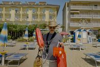 Ostrowski macht Urlaub – Michael Ostrowski am Strand