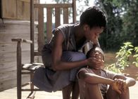 Ray – Rays Mutter (Sharon Warren) sagt dem kleinen Ray (Tequan Richmond), dass er bald erblinden wird.