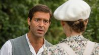 Seebad-Saga – Robert (Thomas Levin, li.) und Vera Madsen (Julie Brochorst Andersen, re.)