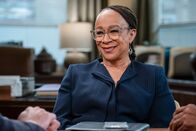 Chicago Med – Epatha Merkerson als Sharon Goodwin