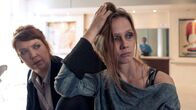 Polizeiruf 110 – Melly (Lina Beckmann) fühlt mit Mascha Kovicz (Meira Durand).