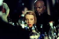 Shaft - noch Fragen? – In letzter Sekunde gelingt es Shaft (Samuel L. Jackson, r.), seine einzige Zeugin, Diane Palmieri (Toni Collette, l.), ausfindig zu machen ...