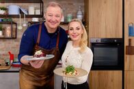 Silvia kocht – Andreas Döllerer („Salzrüben, Räucherforelle, Apfel & Kren“ und „Kurz gegrilltes Bio-Milchkalb mit lauwarmem Spargelsalat“).