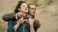 Outlander – Outlander – Die Highland-Saga Staffel 5 Folge 10 In den Fängen des Monsters: Caitriona Balfe als Claire Randall, Ed Speleers als Stephen Bonnet