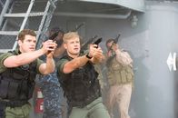 American Warships 2 – Der Flottenverband wird plötzlich von einem Monster angegriffen, das riesige Tentakel hat und sich scheinbar von nichts und niemandem aufhalten lässt - auch nicht von der gesamten U.S. Navy.