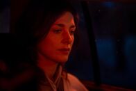 WIR – Helena (Katharina Nesytowa) ist auf dem Weg zu Annika.