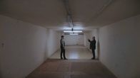 Geschichte zum Mitnehmen – Von links: Maximilian Maier mit Kurt Spennesberger im Bunker am Gleis 11.