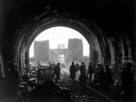 Der Zweite Weltkrieg – An der Brücke von Remagen gelingt den Alliierten im März 1945 der Übergang über den Rhein.