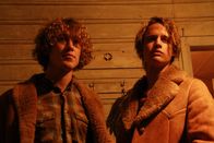 Outback - Tödliche Jagd – v.li.: Max Thompson (Charlie Falkner), William Thompson (Michael Windeyer)