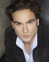 The Big Bang Theory – (2. Staffel) - Führt ein ziemlich seltsames Leben: Dr. Leonard Hofstadter (Johnny Galecki) ...