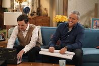 Man with a Plan – Lowell (Matt Cook, l.); Adam Burns (Matt LeBlanc, r.)