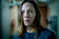 Tatort – Der Survivalkurs im Bunker ist aus dem Ruder gelaufen, Elara Schmidtke will fliehen: Katharina Schüttler als Elara Schmidtke