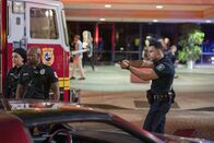 9-1-1: Lone Star – (v.l.n.r.) Marjani Marwani (Natacha Karam); Paul Strickland (Brian Michael Smith); Carlos Reyes (Rafael Silva)