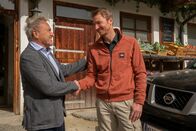 Der Bergdoktor – Rolf Pflüger (Wolfram Berger, l.) und Hans Gruber (Heiko Ruprecht, r.) hoffen, dass ihre Zusammenarbeit bald erfolgreich starten kann.