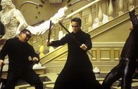 Matrix Reloaded – Lediglich 72 Stunden bleiben dem prophezeiten Erlöser Neo (Keanu Reeves, M.), Zion und seine Einwohner zu retten ...