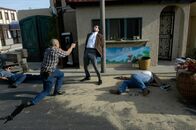 F.B.I. - Dem Verbrechen auf der Spur – Shooting in the street in broad daylight.