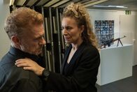 Tatort – Ira Klasnić (Alessija Lause, r) redet Lorik Duka (Kasem Hoxha, l) ins Gewissen.