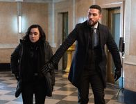 FBI: Special Crime Unit – Hana Gibson (Keisha Castle-Hughes, l.); Special Agent Omar Adom 'OA' Zidan (Zeeko Zaki, r.)