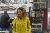 Machine - Die Kämpferin – Machine (Margot Bancilhon) wird immer tiefer in den Arbeitskampf in der Fabrik hineingezogen.