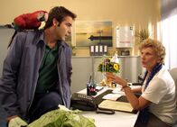 Bürgerbüro – V.l.: Beat Marti als Adrian Furrer und Sibylle Courvoisier als Helen Bütikofer.