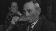 Das Alte Bier – Das alte Bier muss weg ‚Äì auch in diesem Wirtshaus in Dorfen.
