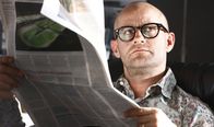 Ostwind – Vater Philipp (Jürgen Vogel) hat mehr Verständnis als seine Frau Elisabeth dafür, dass Tochter Mika sich nicht für Mathematik und Quantenphysik interessiert.