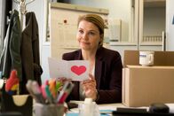 Merz gegen Merz – Anne (Annette Frier) freut sich über die neu entflammte Romantik, Erik kann es doch noch! Oder ist es nur der pure Pragmatismus, der ihn antreibt?
