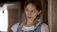 Idioten der Familie – Ginnie (Lilith Stangenberg) soll ins Heim.