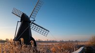 Großbritannien - Im Rhythmus der Natur – Die Sumpflandschaft der Fens wird seit dem 17. Jahrhundert mithilfe von Windmühlen entwässert.