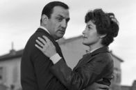 Der Panther wird gehetzt – Ganove Abel Davos (Lino Ventura) flieht mit seiner Frau Thérèse (Simone France) von Italien nach Frankreich.