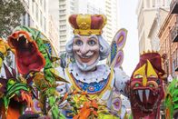 Navy CIS: New Orleans – Auf den Straßen von New Orleans tobt der Karneval. Als Navy Petty Officer Toussaint Patrice dabei erstochen aufgefunden wird, beginnt für das NCIS-Team die Arbeit ...