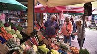 Hallo Nachbarn! – Polenmarkt Hohenwutzen: Gerd und Merja Sievers kaufen Obst und Gemüse.