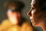 Universum History – Margarethe Ottillinger (Ursula Strauss) wird im sowjetischen Zentralgefängnis, der Villa Nicoladoni in Baden, von den Sowjets verhört.