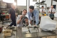 Mayday - Alarm im Cockpit – Brantford, Ontario - NTSB-Ermittler (gespielt von Rod Wilson und Andrew Zachar) inspizieren die Teile und Systeme des Delta Airlines Fluges 1141.