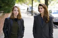 The Americans – Paige Jennings (Holly Taylor, l.); Elizabeth Jennings (Keri Russell, r.)