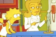 Die Simpsons – Lisa (li.) und Stacy Lovell konzipieren eine neue sprechende Puppe.