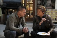 MacGyver – Wahrheit oder Pflicht: Wird Jack (George Eads, l.) seinem Kumpel Mac (Lucas Till, r.) anvertrauen, was zwischem ihm und Chefin Matty passiert ist?