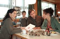 Die Entscheidung – (v.li.) Stemberger (Maria Späth), Simon Morze (Jonas Späth), Jan Josef Liefers (Michael Späth), Maria Köstlinger (Nela Späth).