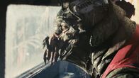 District 9 – Seit fast 30 Jahren verharren Außerirdische mit ihren Raumschiffen im Luftraum über der Erde. Sie sind von ihrem Heimatplaneten geflohen und wurden behelfsmäßig über einem Township der südafrikanischen Millionenmetropole Johannesburg untergebracht - dem District 9. Nun sollen sie umgesiedelt werden - mit fatalen Folgen ...