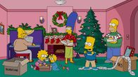 Die Simpsons – Voller Vorfreude auf Weihnachten bereiten die Simpsons (v.l.n.r.: Abraham, Lisa, Maggie, Marge, Bart und Homer) das große Fest vor, doch es kommt alles anders als geplant ...