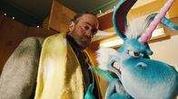 Happy! – Nick Sax (Christopher Meloni, l.); Happy (r.)