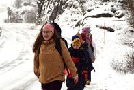 Expeditionen: Zu Tisch ... – Sonja Hagen mit ihren Schulkindern.