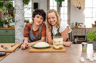 Schmeckt. Immer. – Meisterkonditorin Theresa Knipschild und Fernsehköchin Zora Klipp.