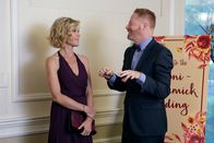 Modern Family – Claire Dunphy (Julie Bowen), Mitchell Pritchett (Jesse Tyler Ferguson)