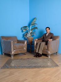 Monk – Seitdem seine Frau ermordet wurde, leidet der ehemalige Polizeiermittler Adrian Monk (Tony Shalhoub) unter starken Phobien.