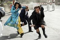 MacGyver – (v.l.n.r.) Desi Nguyen (Levy Tran); Angus MacGyver (Lucas Till); Russ Taylor (Henry Ian Cusick)