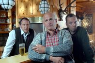 Heimat zu verkaufen – Seewirt (Wolf Bachofner), Hias (Fritz Egger), Schluderer (Rainer Egger).