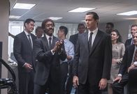 Black Monday – L-R: Don Cheadle als Mo Monroe, Andrew Rannells als Blair Pfaff